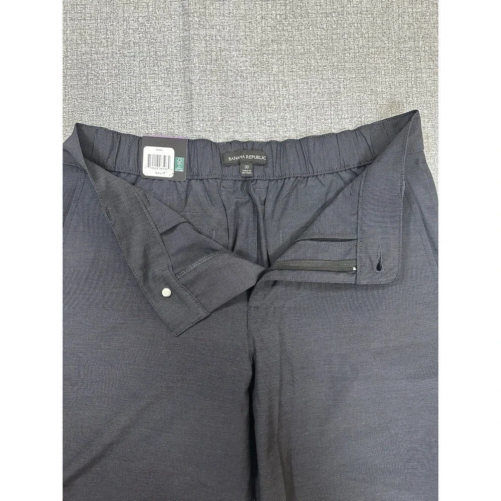 BANANA REPUBLIC Men's Comfort Waist Flat Front Shorts BLACK Wicking 30 NEW